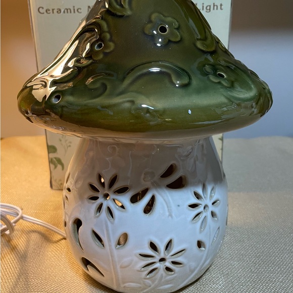 Cracker Barrel Mushroom Accent Light, 9” Tall, Green & White, Mushroom Decor - Picture 3 of 8